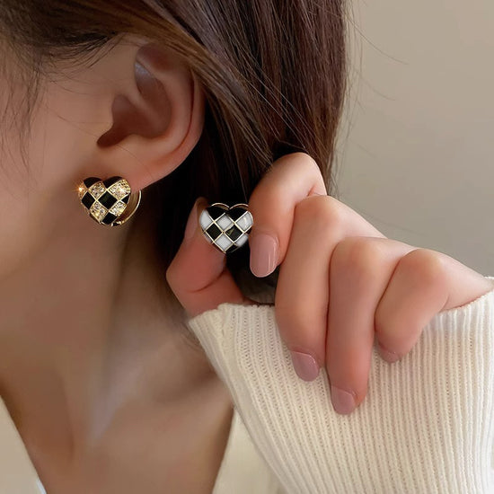 Women’s Heart-Shaped Plaid Stud Earrings – Trendy Fashion Jewelry, Cute Checker Style